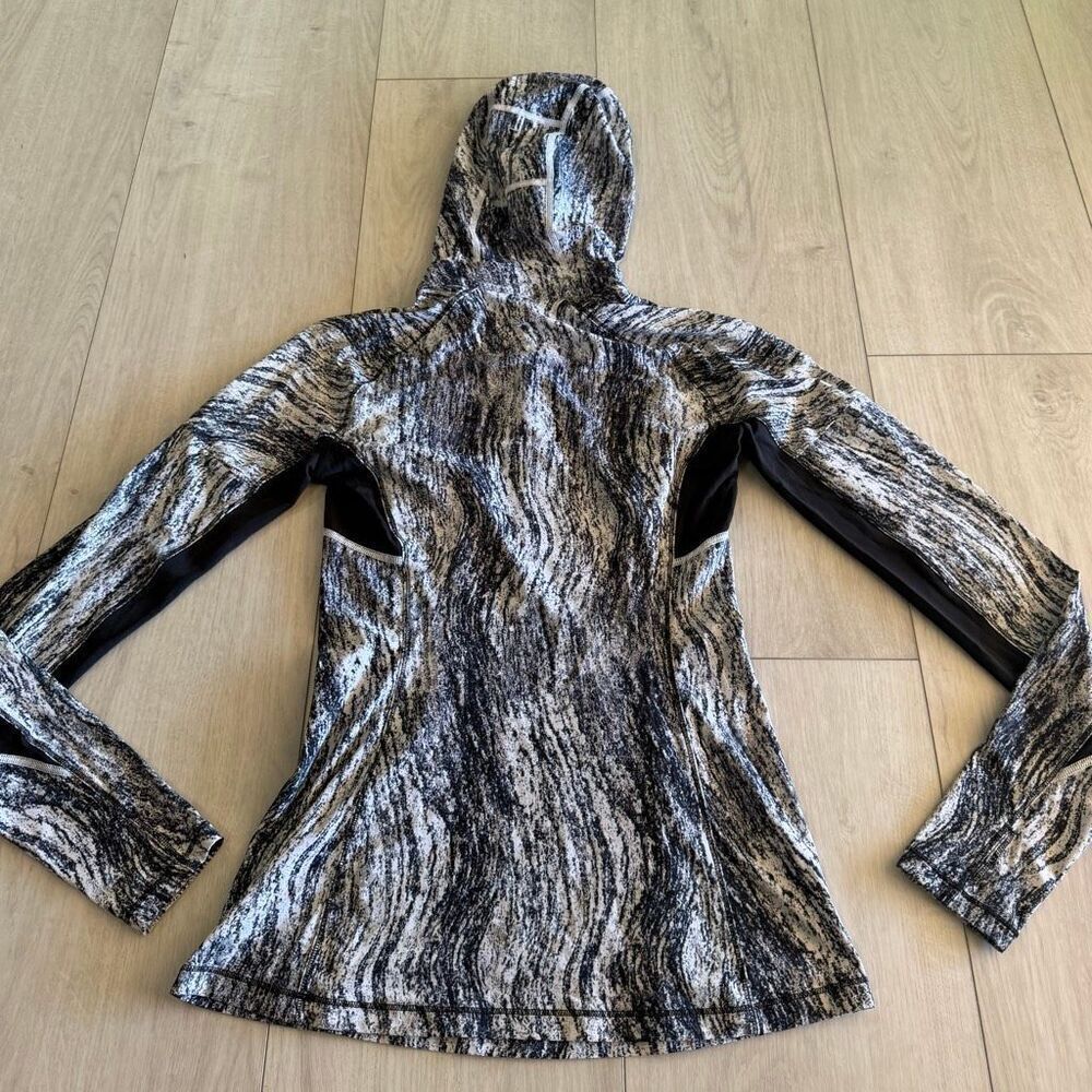 Lululemon Runbeam Hoodie black white long sleeve top Running Texture Twist 4/6 - Picture 5 of 8